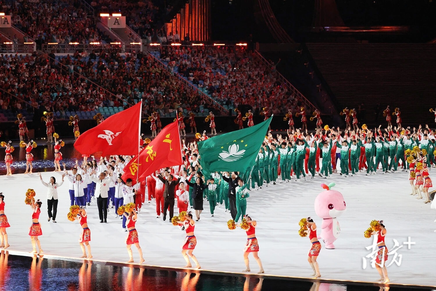 致敬传奇，布伦南-约翰逊进球后用孙兴慜招牌动作进行庆祝